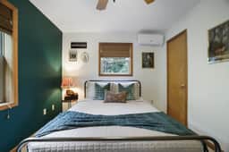 Family-Centered Storybook Cabin In Nature
