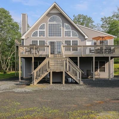 Pool & Lake 1 Min Walk Away, Sleeps 20, Karaoke!