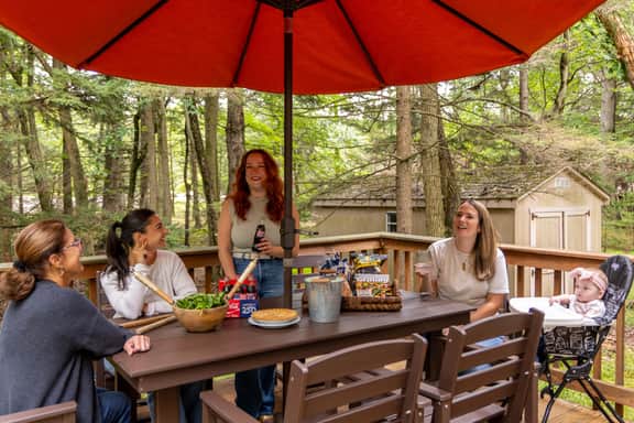 Family-Centered Storybook Cabin In Nature