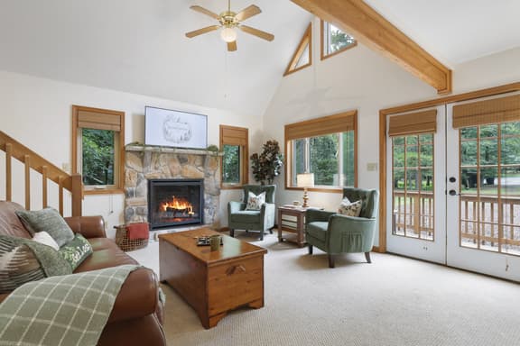 Family-Centered Storybook Cabin In Nature